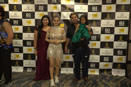 New Year Eve with Ameesha Patel-Live Performance 23-24